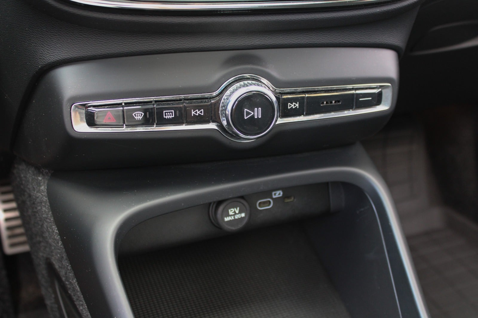 Sort Volvo XC40 fra 2021