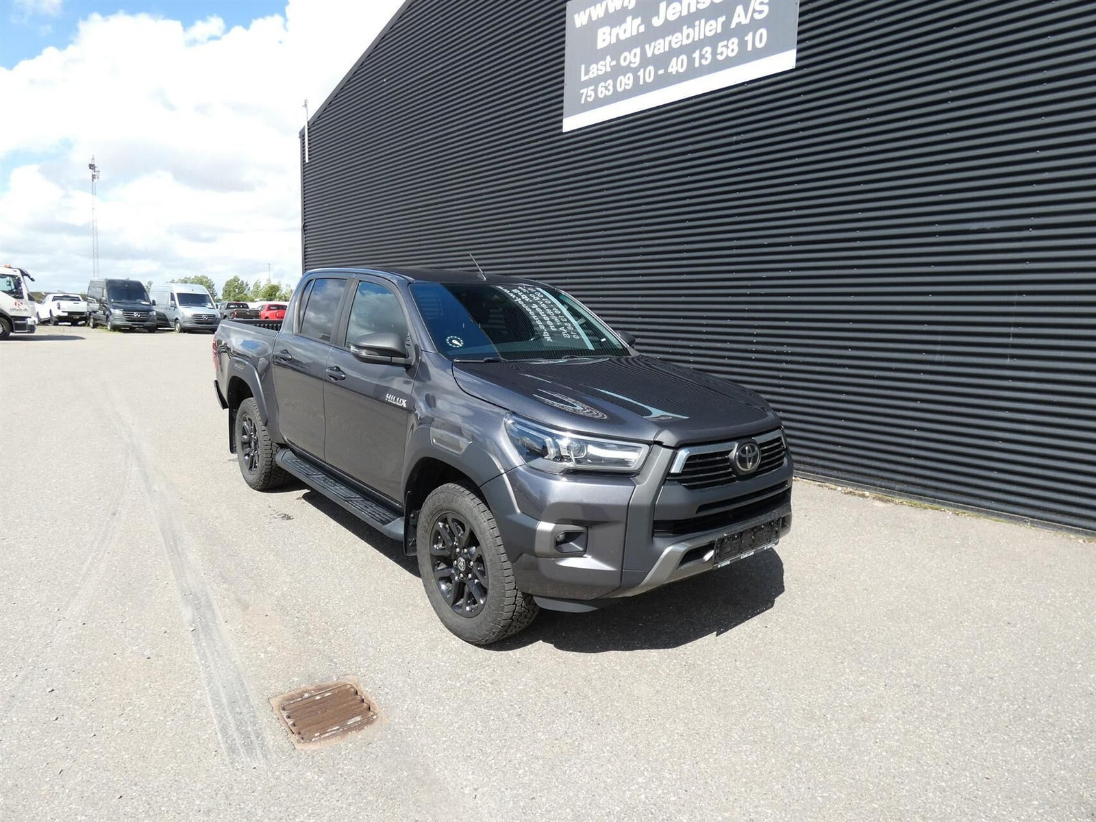 Toyota HiLux 2,8 D T4 Invincible Db.Kab aut.