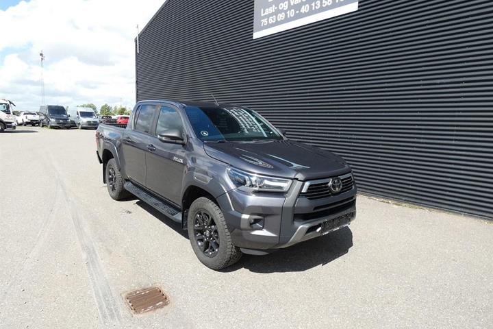 Grå Toyota HiLux fra 2021