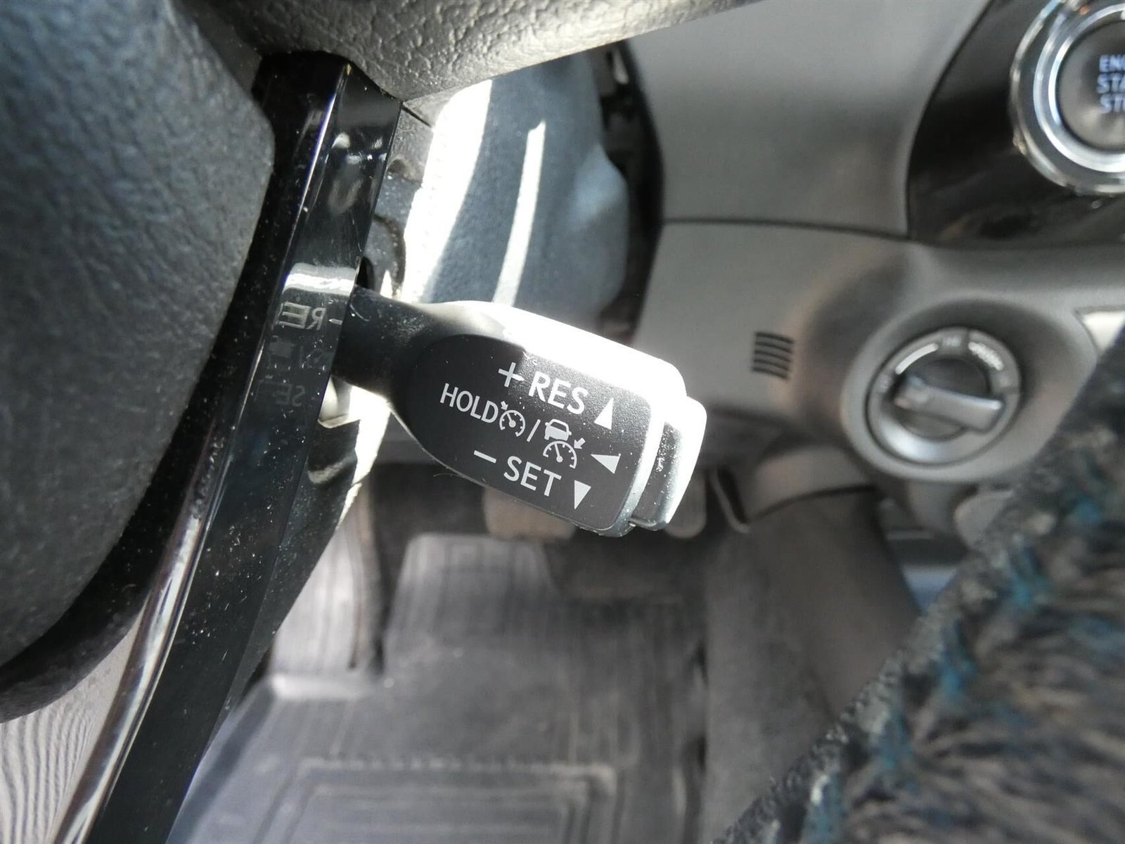 Grå Toyota HiLux fra 2021