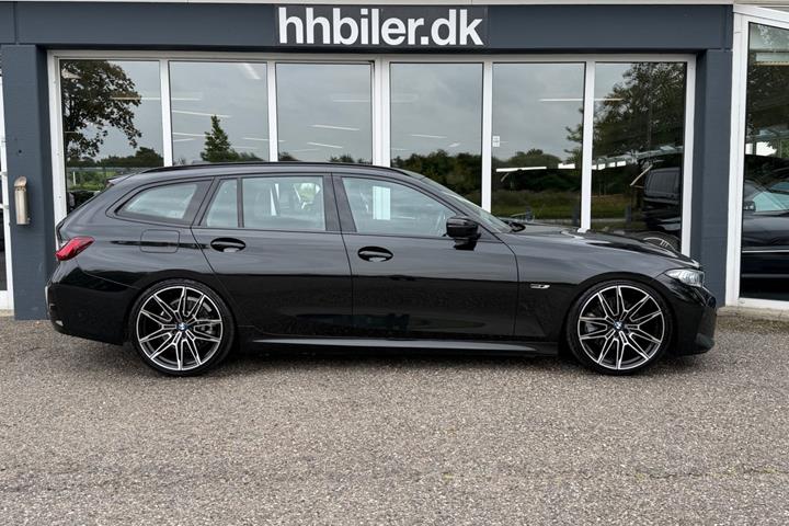 Sort BMW 330e fra 2024