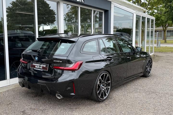 Sort BMW 330e fra 2024