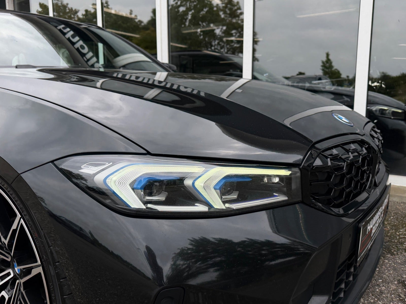 Sort BMW 330e fra 2024