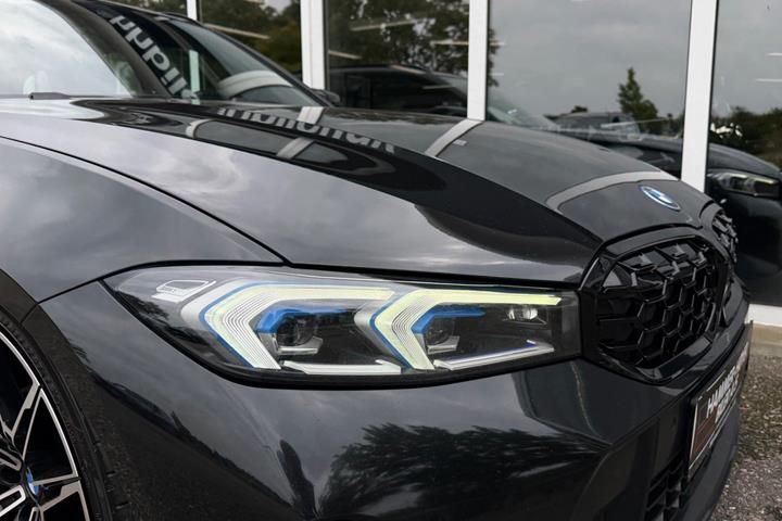 Sort BMW 330e fra 2024