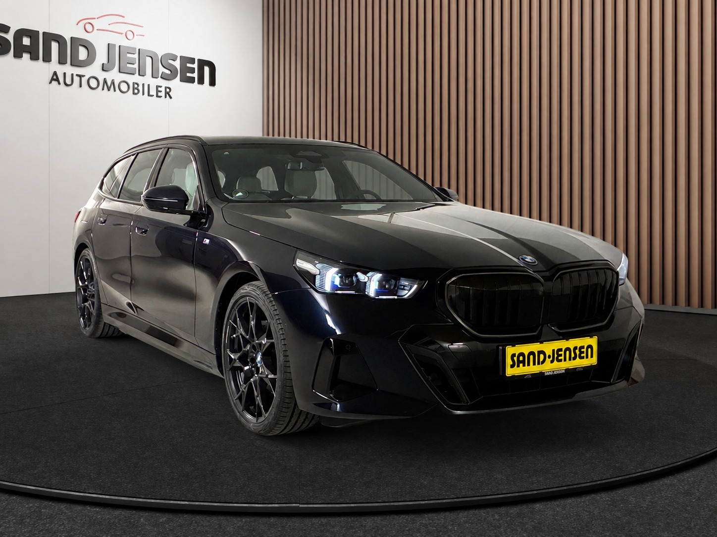 Sort BMW i5 fra 2025