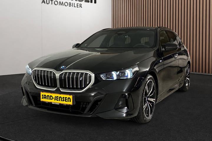 Sort BMW i5 fra 2025 set udefra