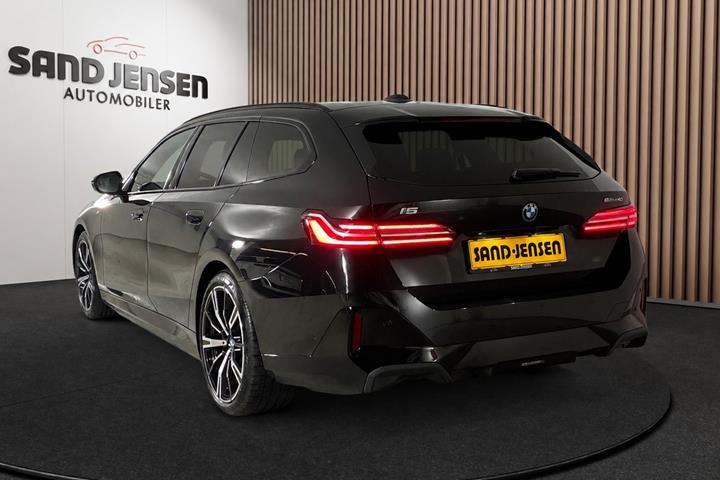 Sort BMW i5 fra 2025