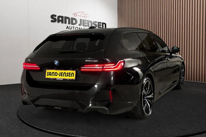 Sort BMW i5 fra 2025