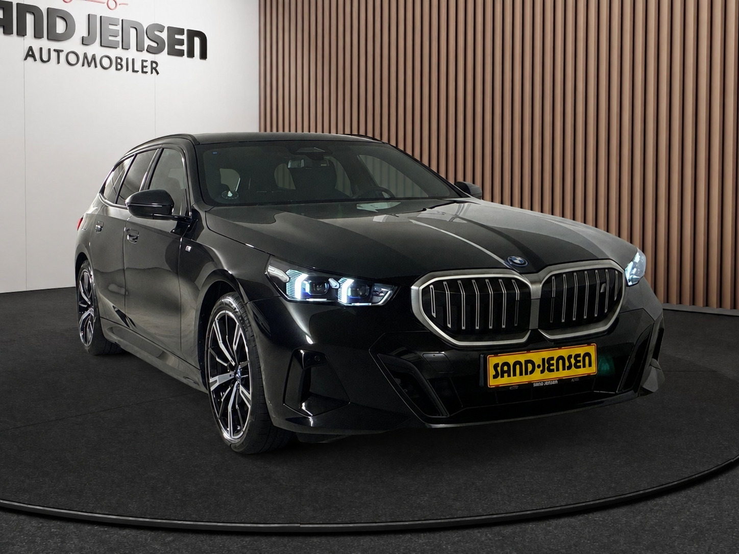 Sort BMW i5 fra 2025