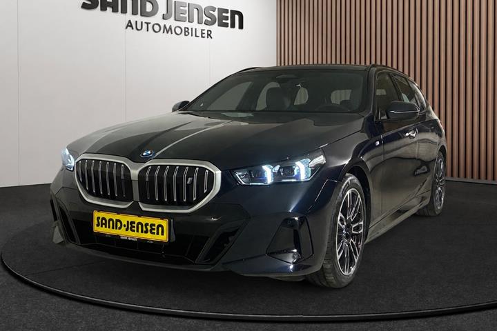Sort BMW i5 fra 2025 set udefra
