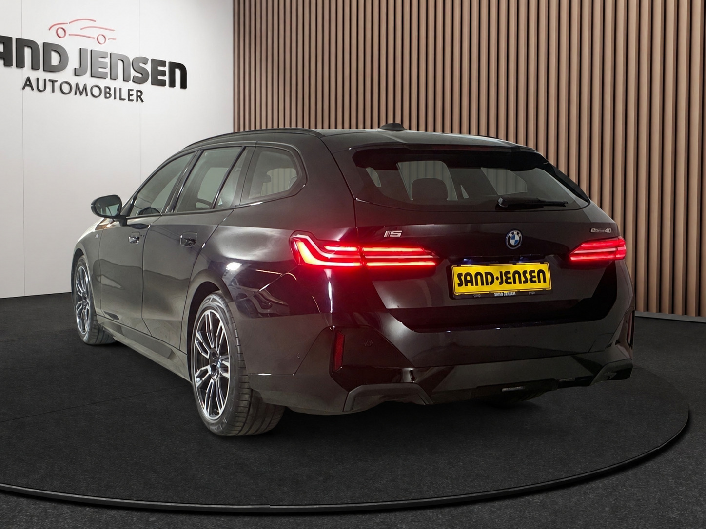 Sort BMW i5 fra 2025