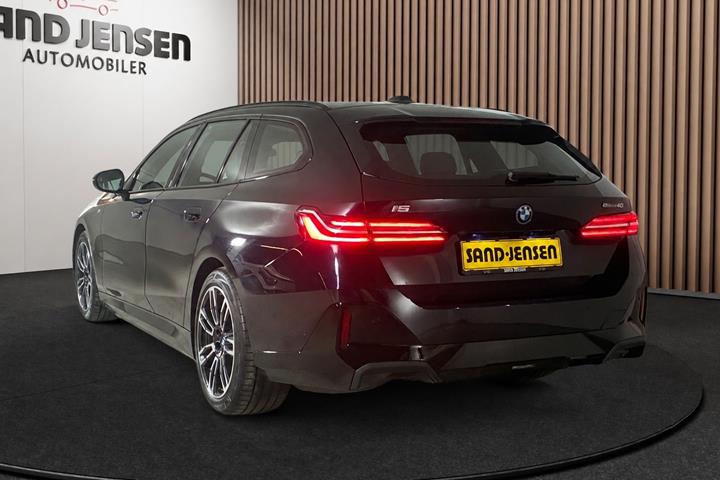 Sort BMW i5 fra 2025