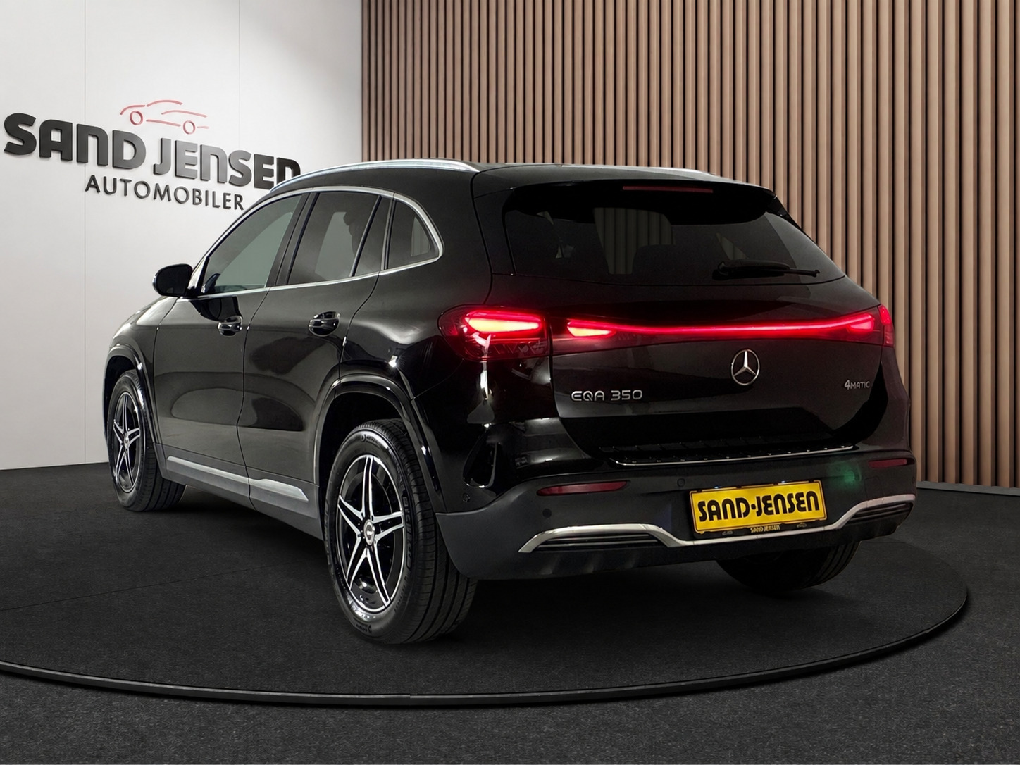 Sort Mercedes EQA350 fra 2024
