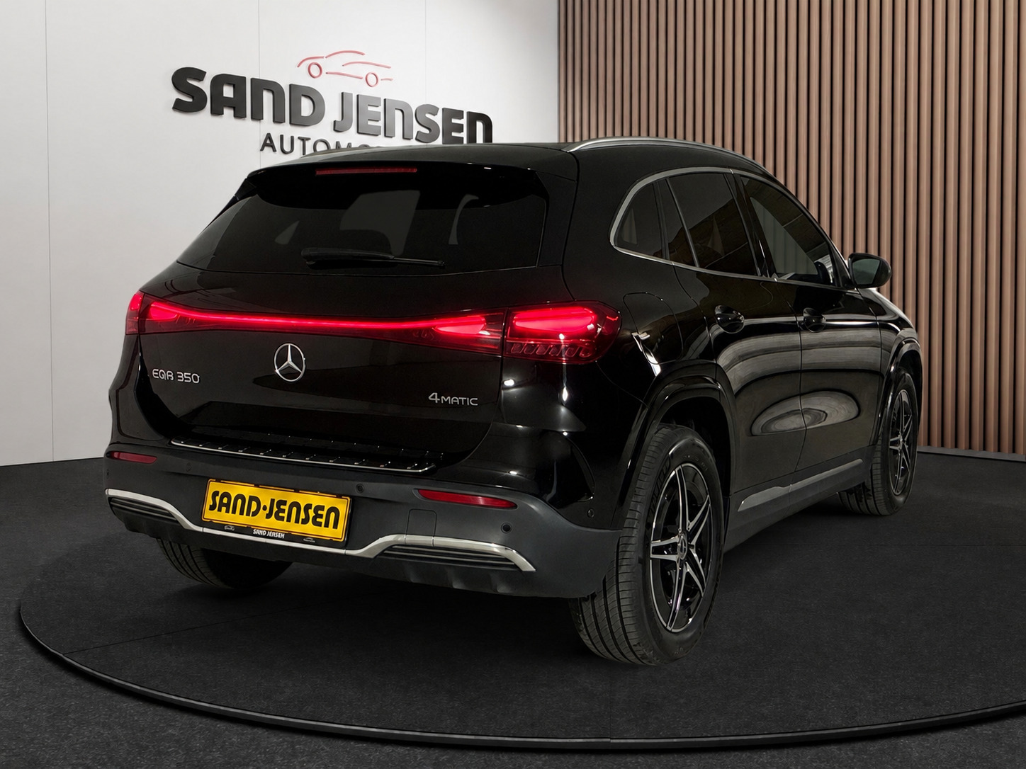 Sort Mercedes EQA350 fra 2024
