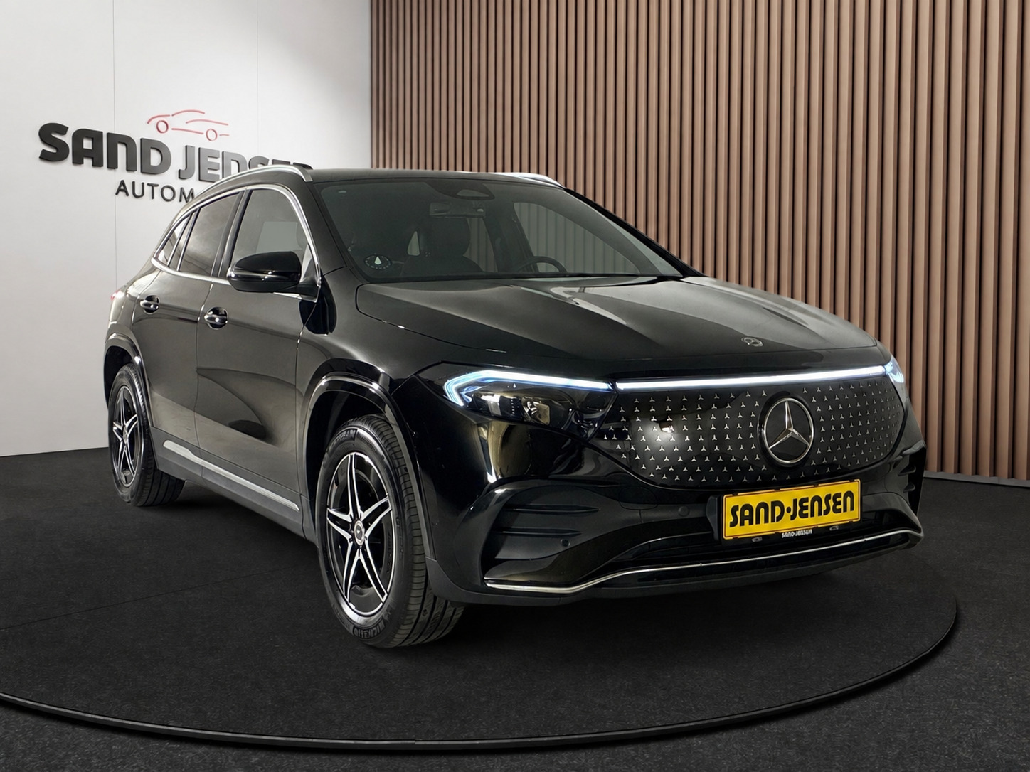 Sort Mercedes EQA350 fra 2024