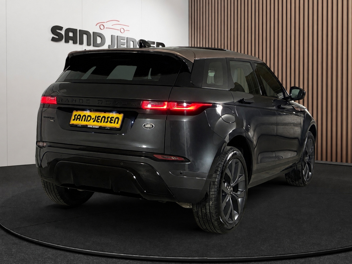 Grå Land Rover Range Rover evoque fra 2023