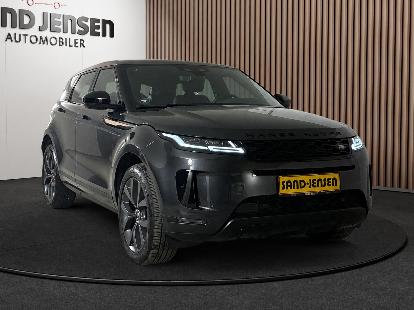 Grå Land Rover Range Rover evoque fra 2023