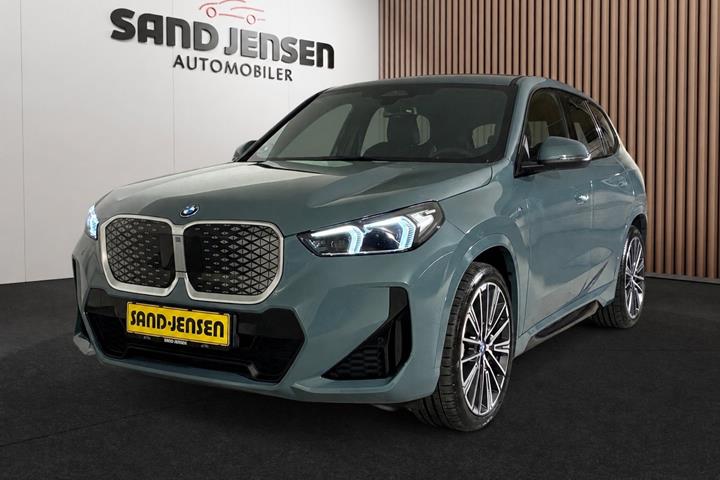 Grøn BMW iX1 fra 2025