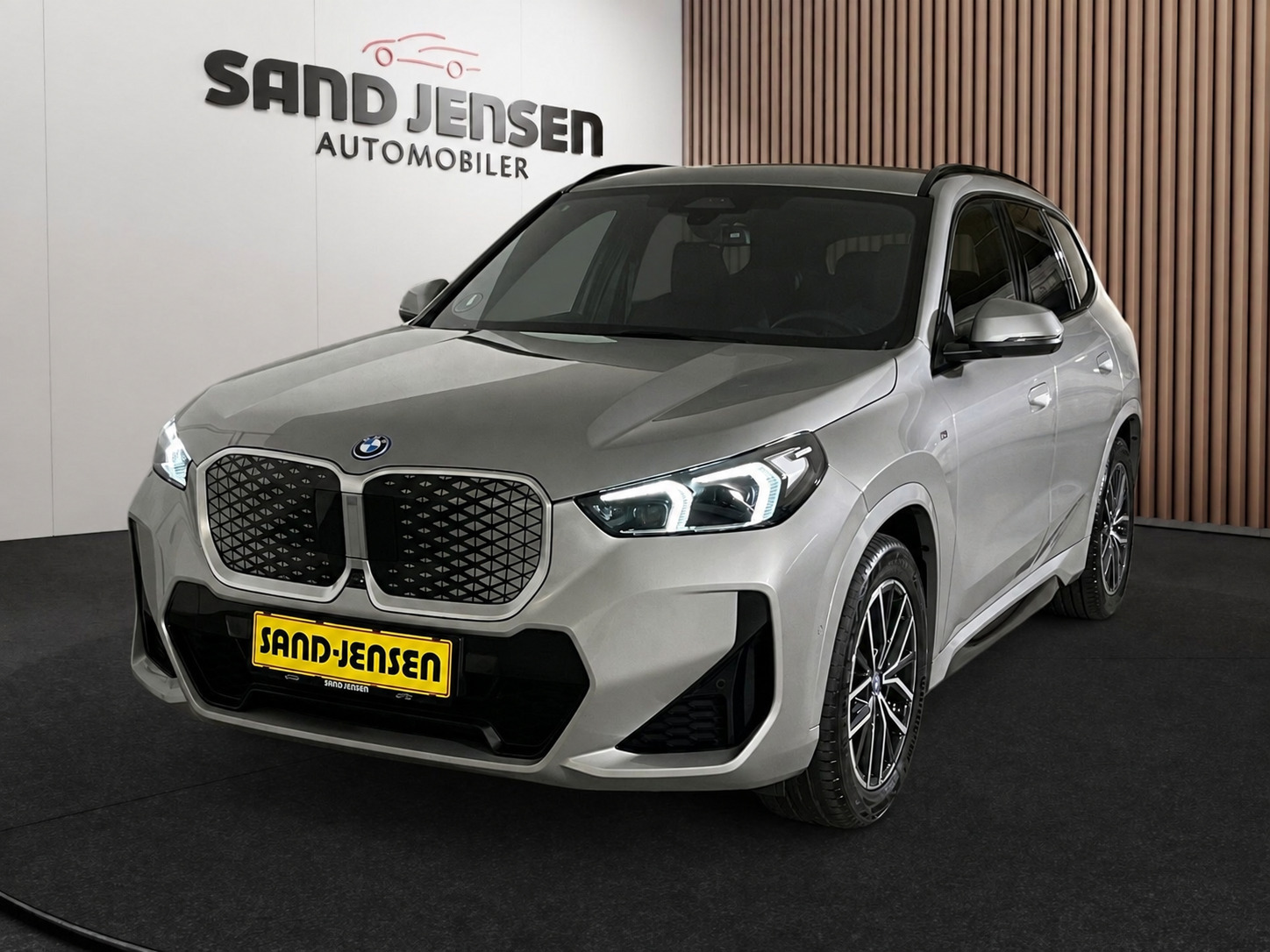 BMW iX1 xDrive30 Fully Charged M-Sport Van