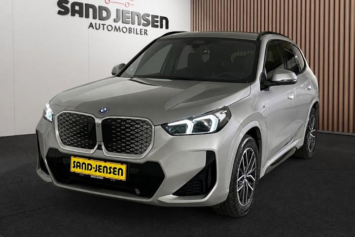 Grå BMW iX1 fra 2025