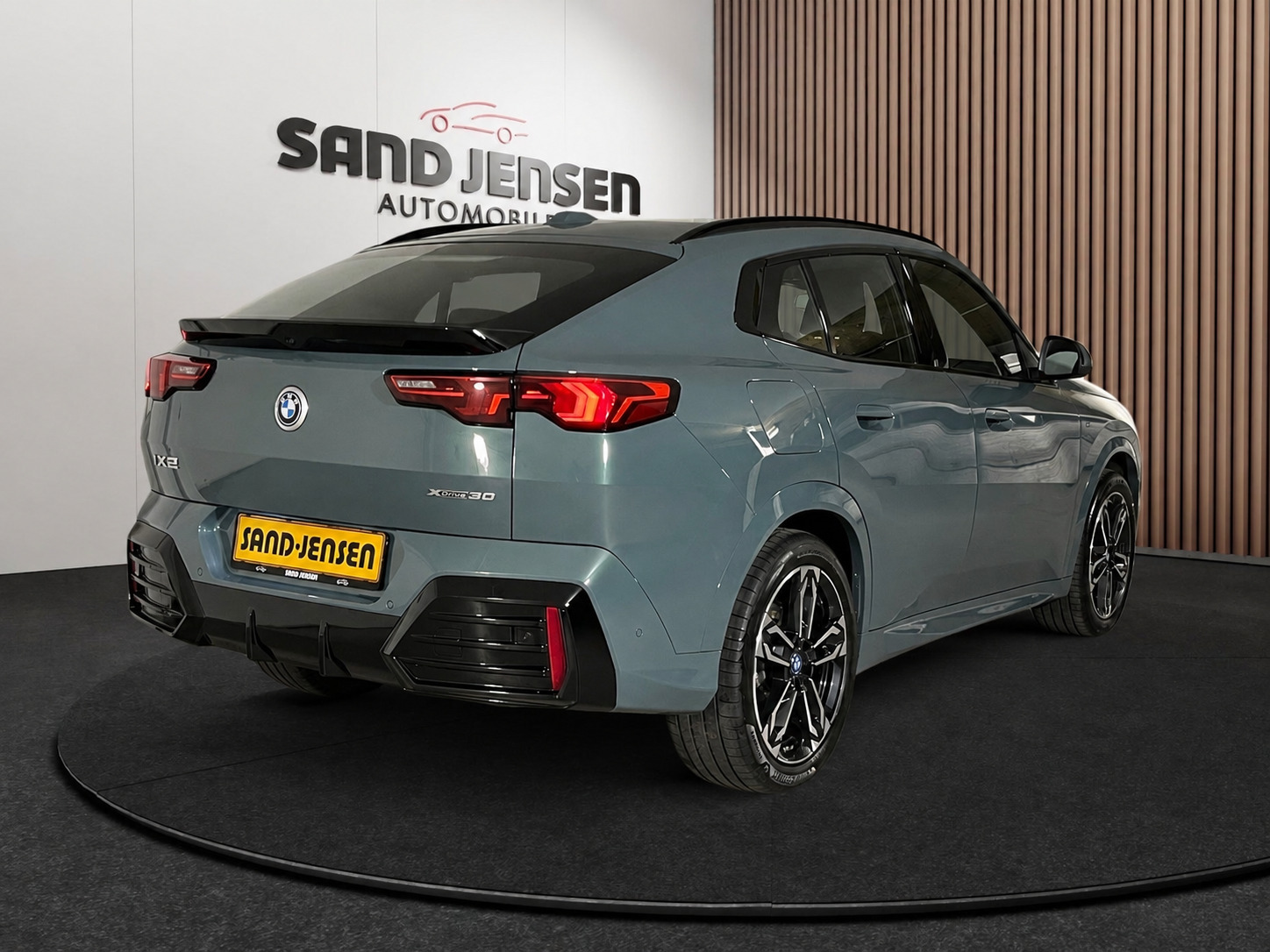 Grøn BMW iX2 fra 2025