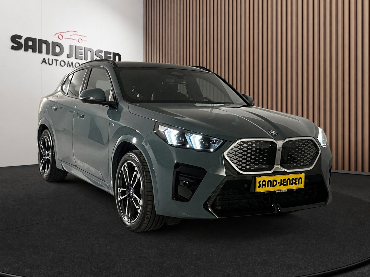 Grøn BMW iX2 fra 2025