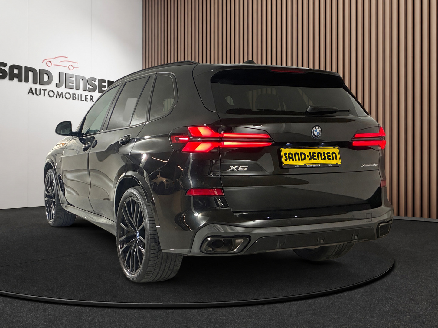 Sort BMW X5 fra 2024