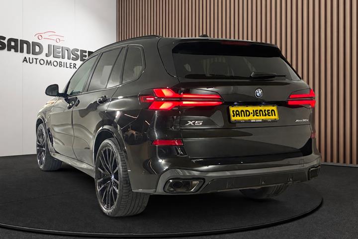 Sort BMW X5 fra 2024