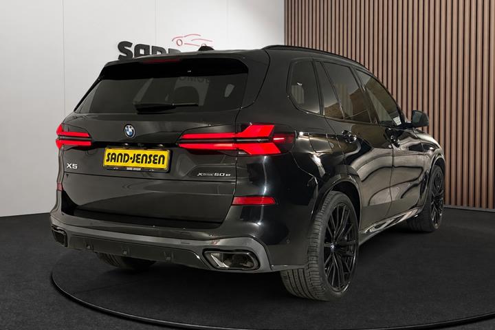 Sort BMW X5 fra 2024