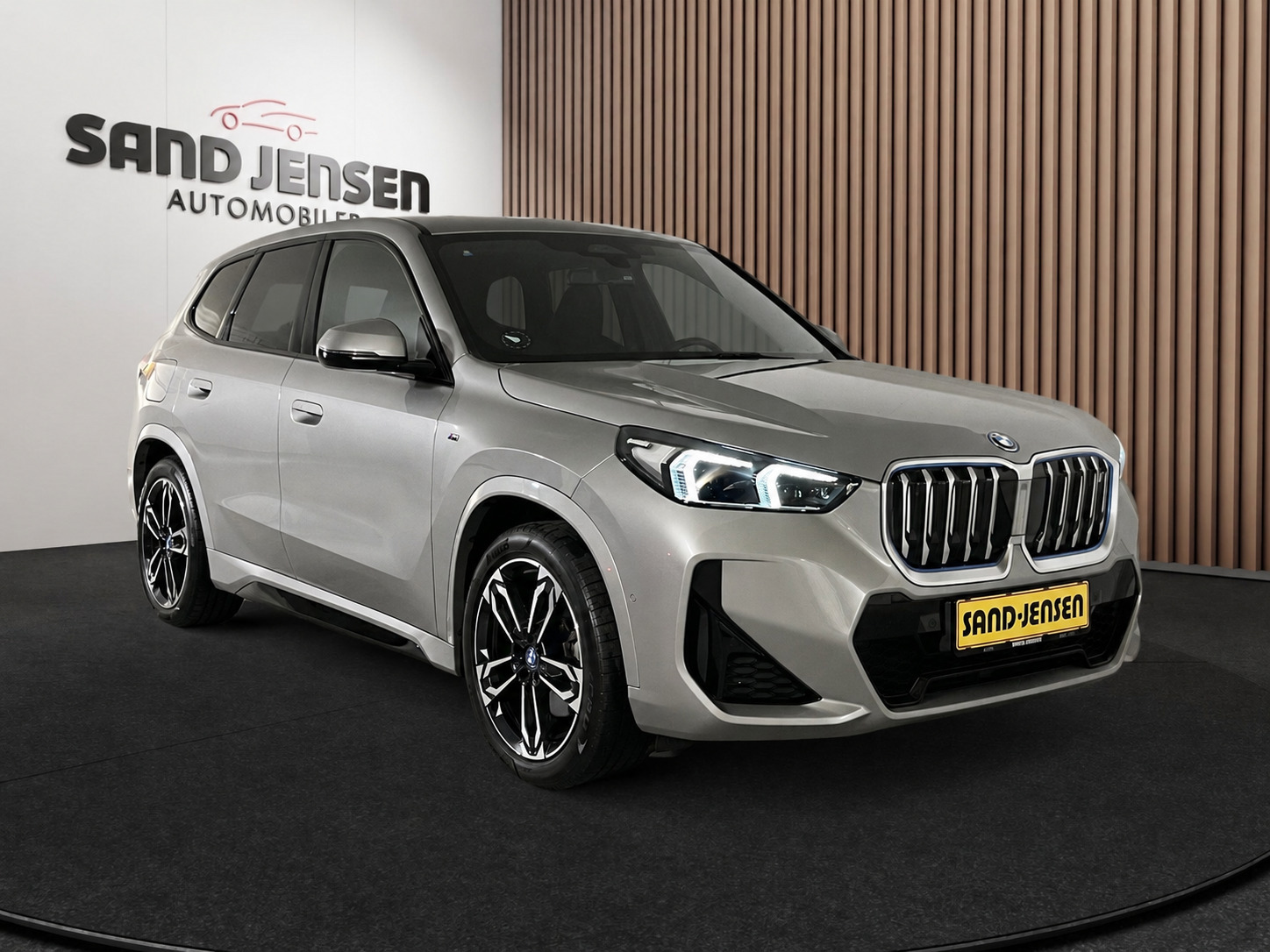 Sølv BMW iX1 fra 2024