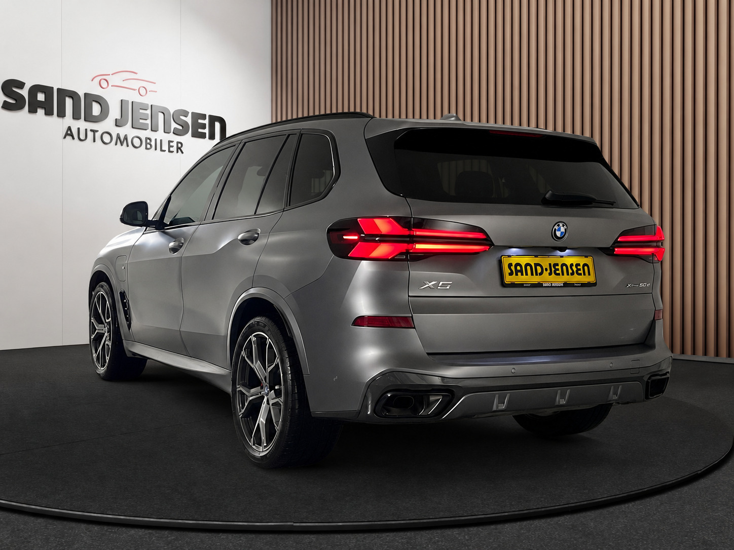 Grå BMW X5 fra 2025
