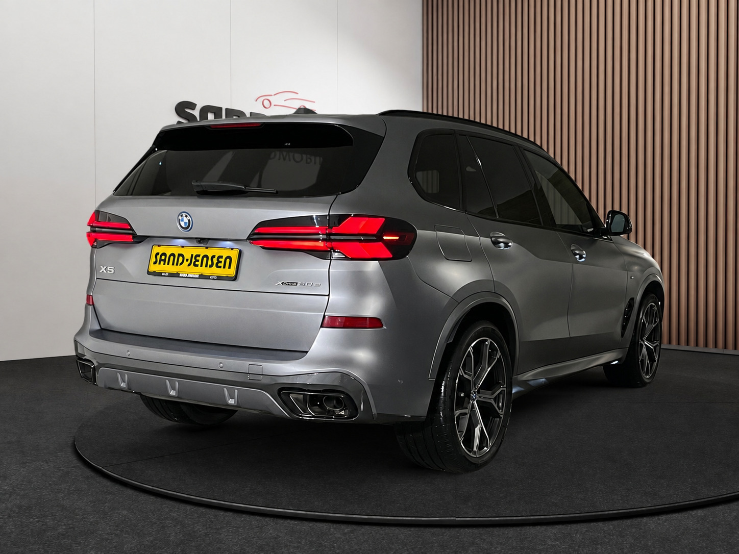 Grå BMW X5 fra 2025