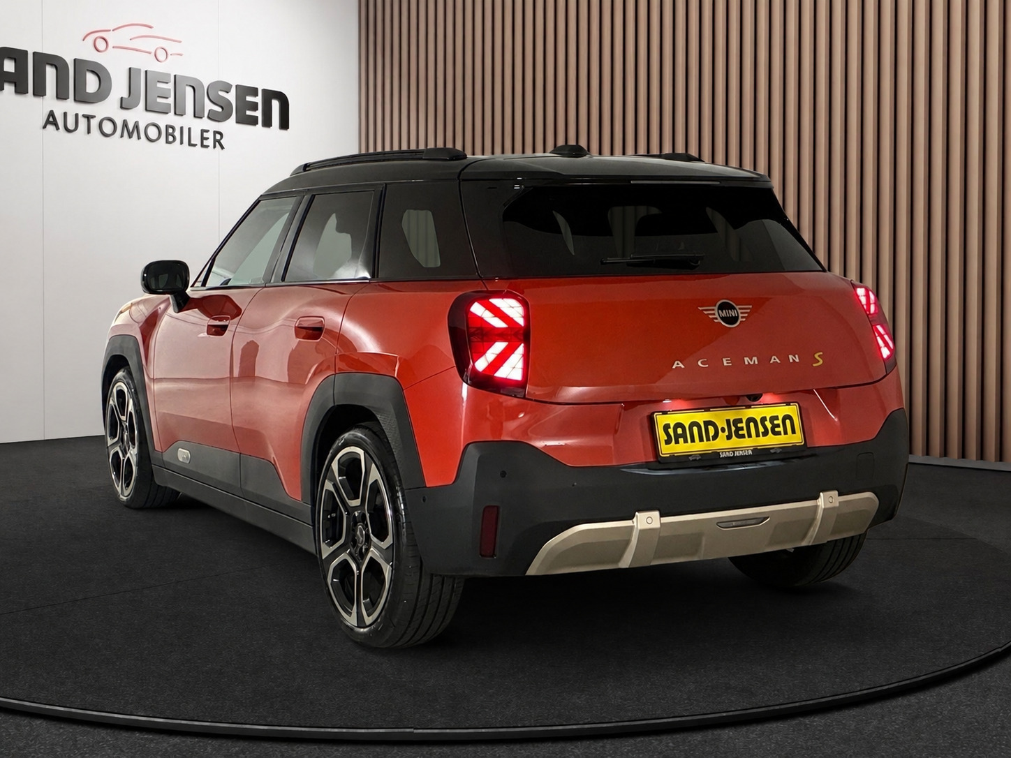 Rød Mini Aceman SE fra 2025