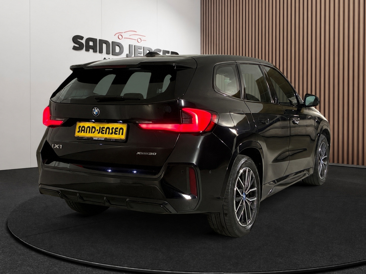 Sort BMW iX1 fra 2024