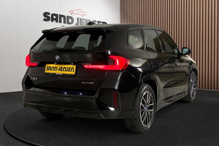 Sort BMW iX1 fra 2024