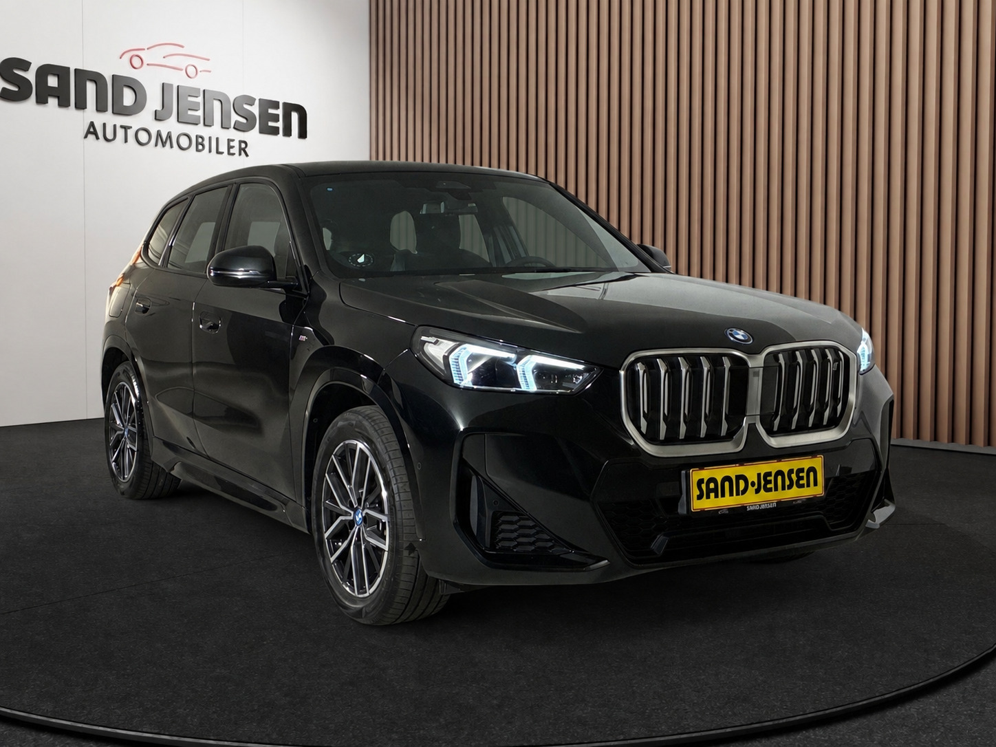 Sort BMW iX1 fra 2024