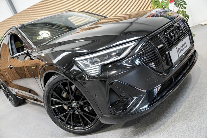Sort Audi e-tron fra 2021
