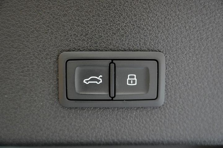 Sort Audi e-tron fra 2021