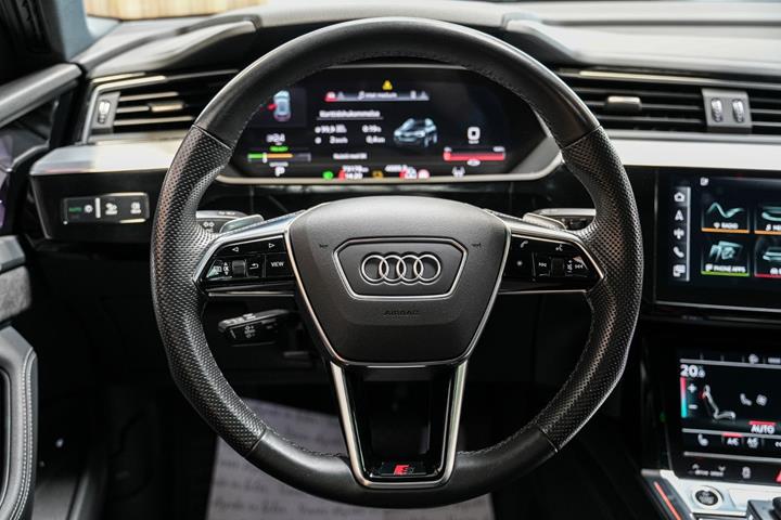 Sort Audi e-tron fra 2021
