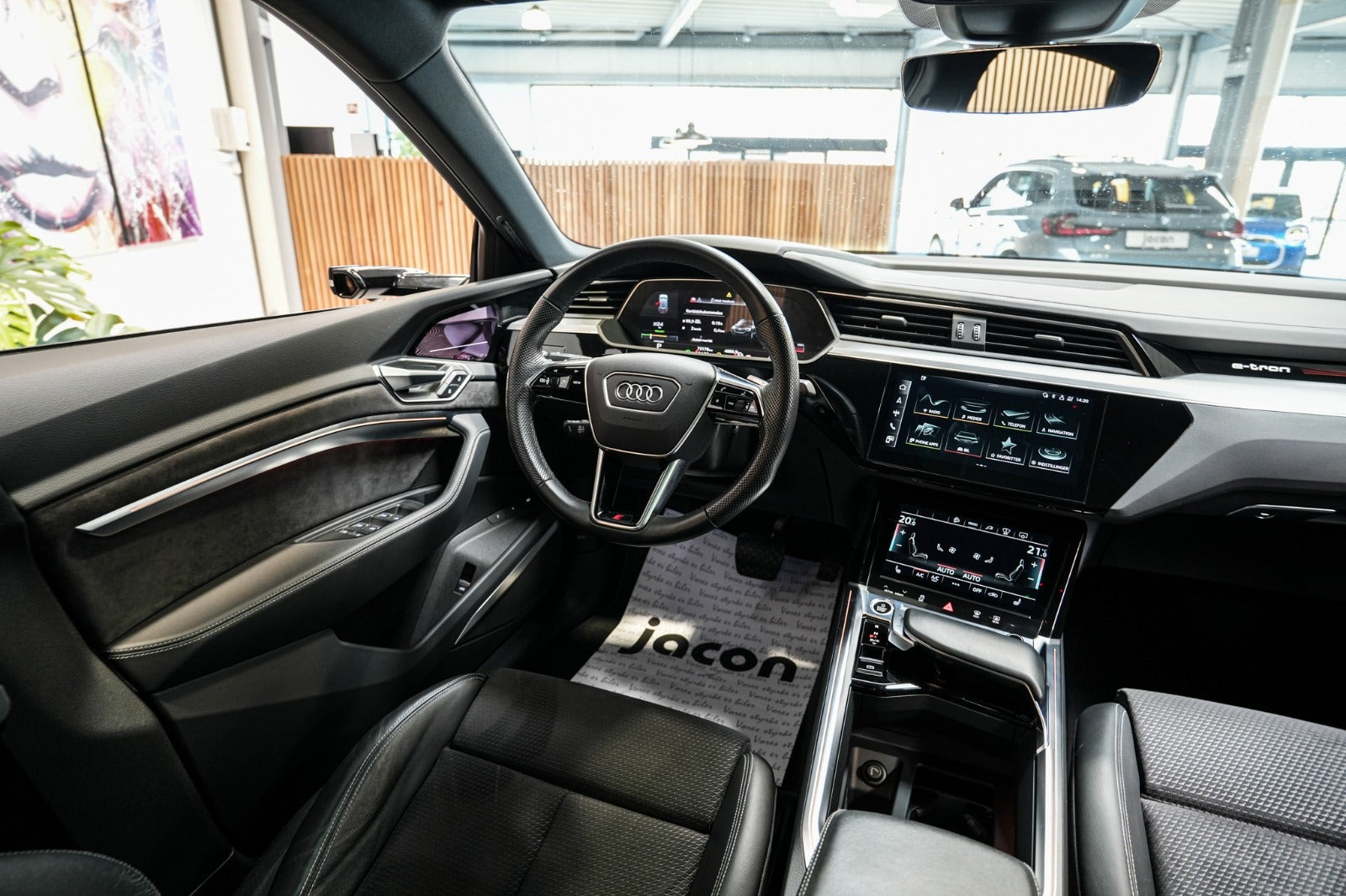 Sort Audi e-tron fra 2021
