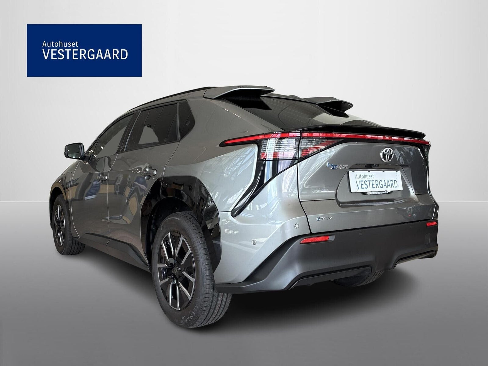 Grå Toyota BZ4X fra 2025