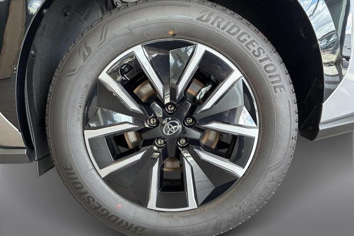 Grå Toyota BZ4X fra 2025