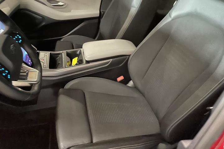 Rød Ford Explorer fra 2025