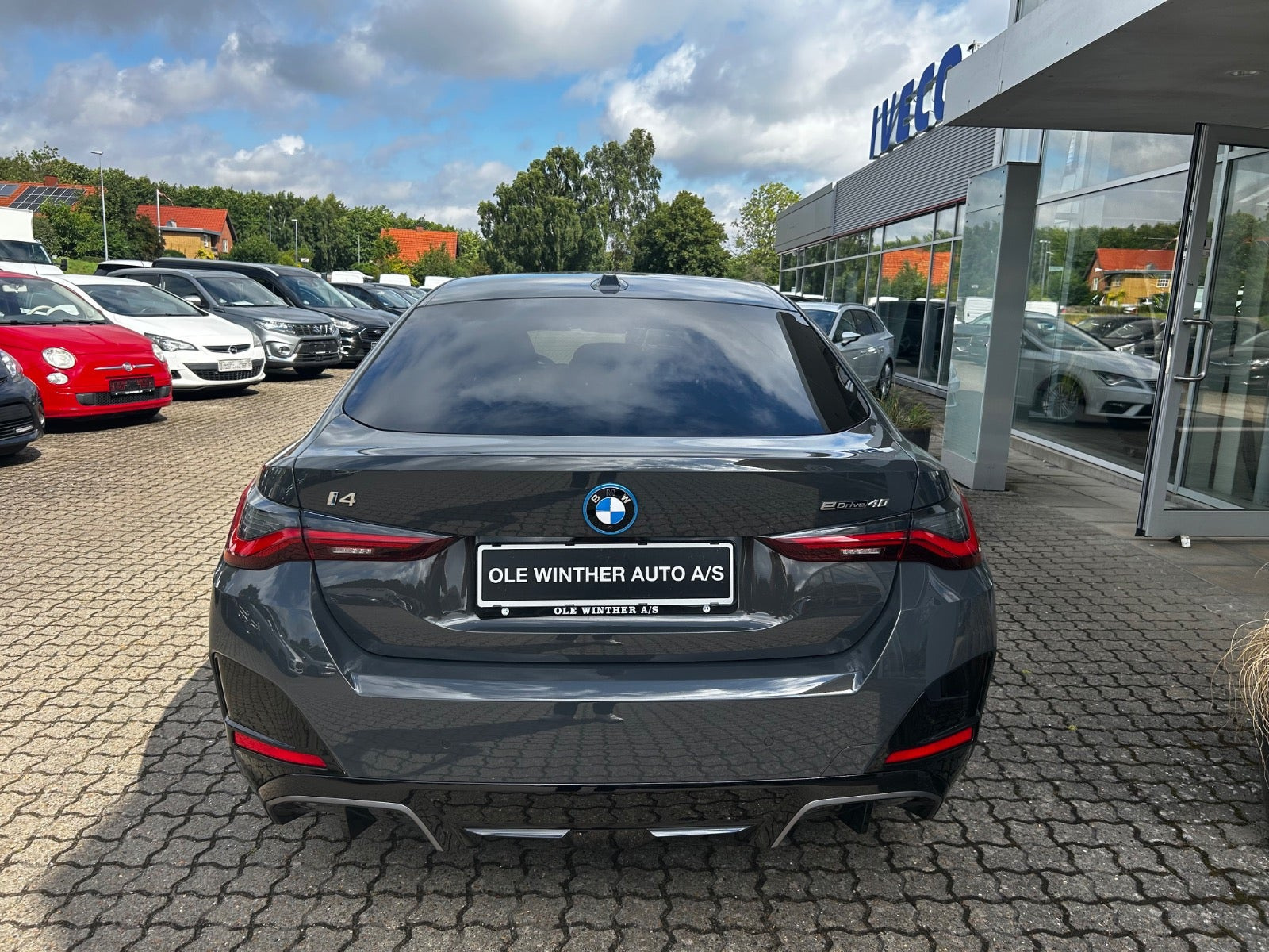 Grå BMW i4 fra 2025