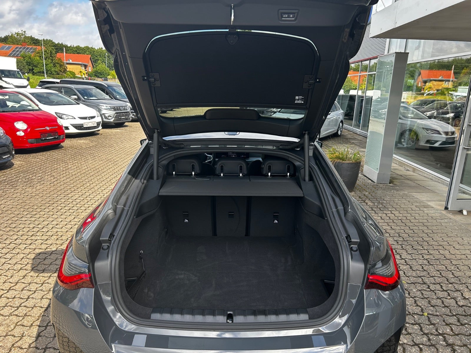 Grå BMW i4 fra 2025