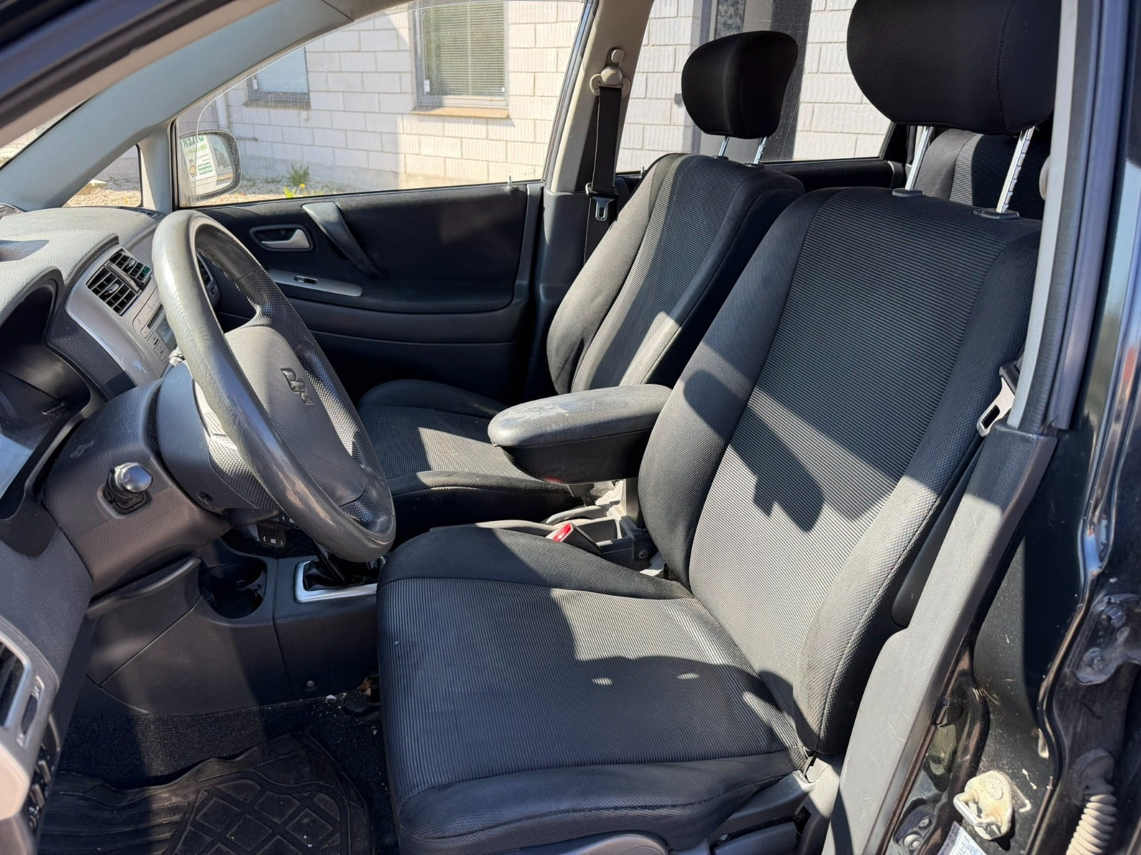 Beige Suzuki Liana fra 2009