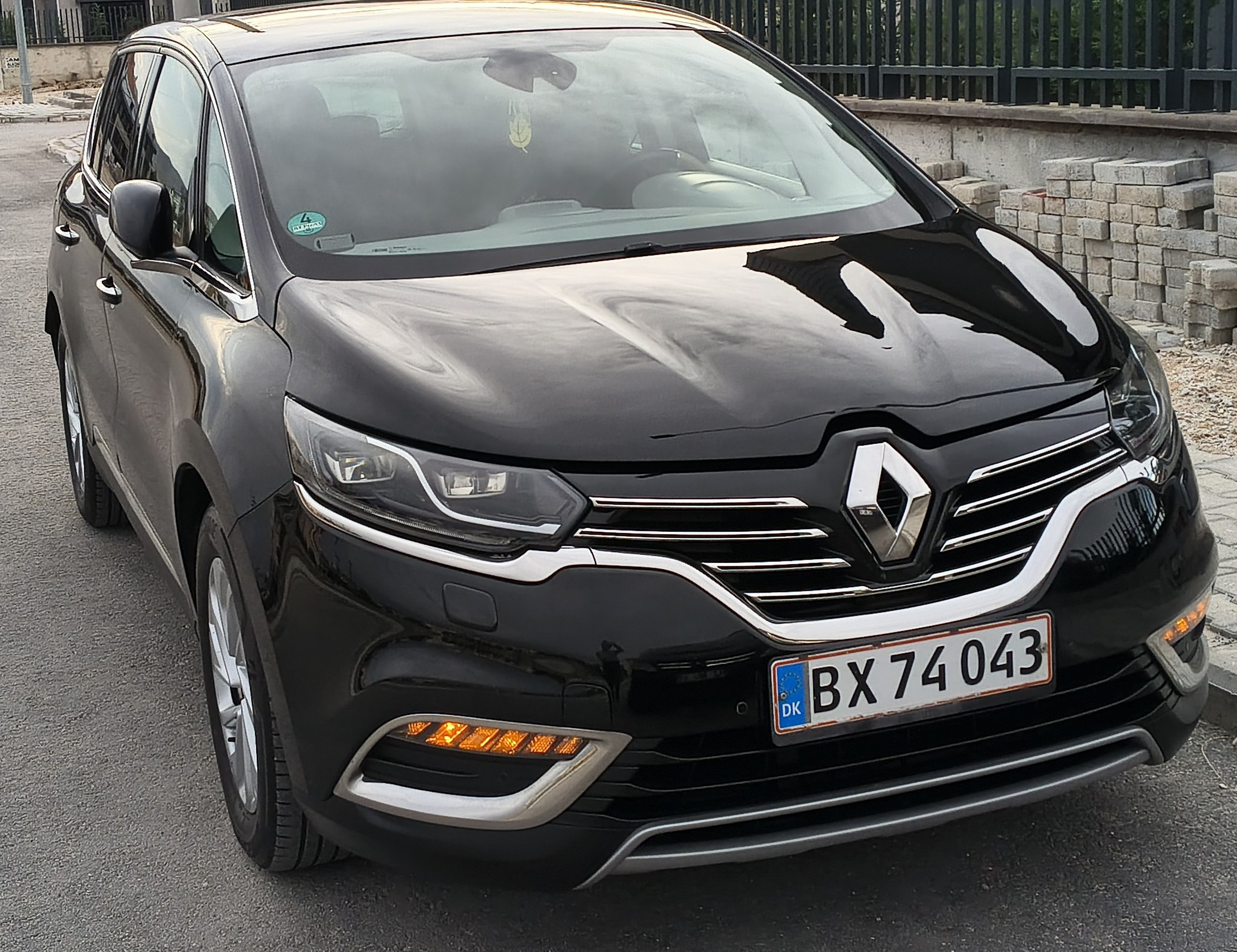 Sort Renault Espace fra 2015