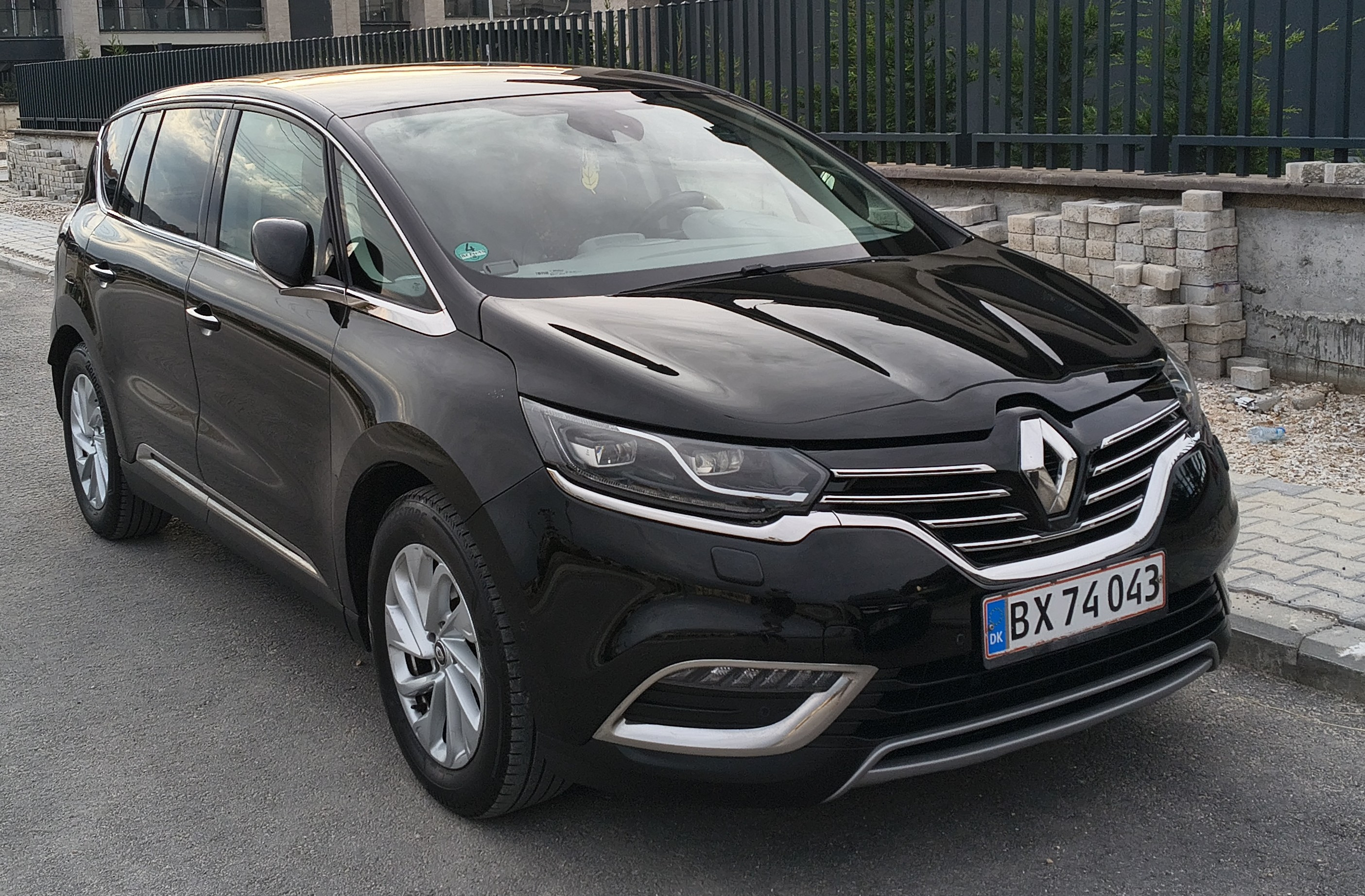 Sort Renault Espace fra 2015