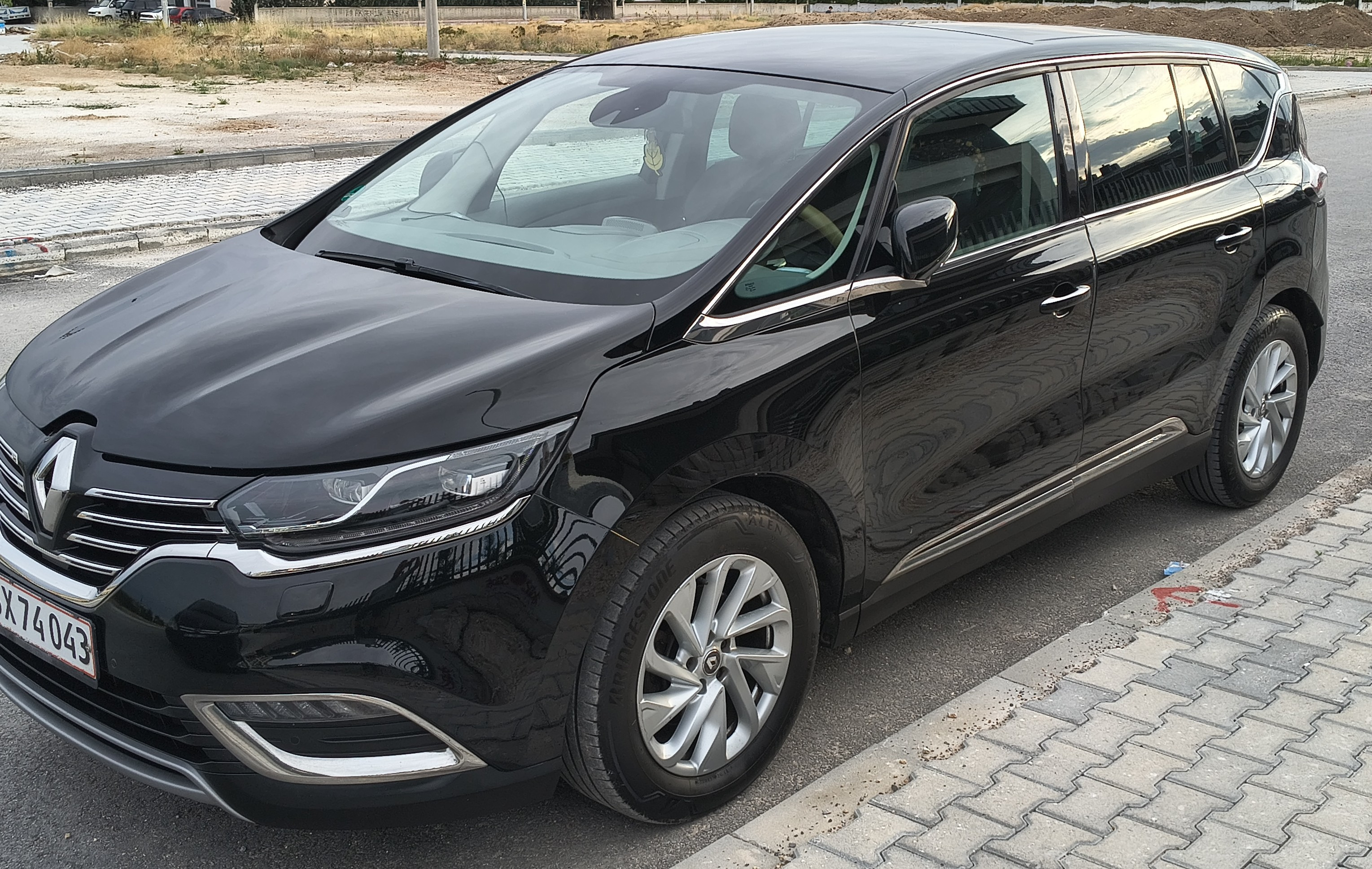 Sort Renault Espace fra 2015
