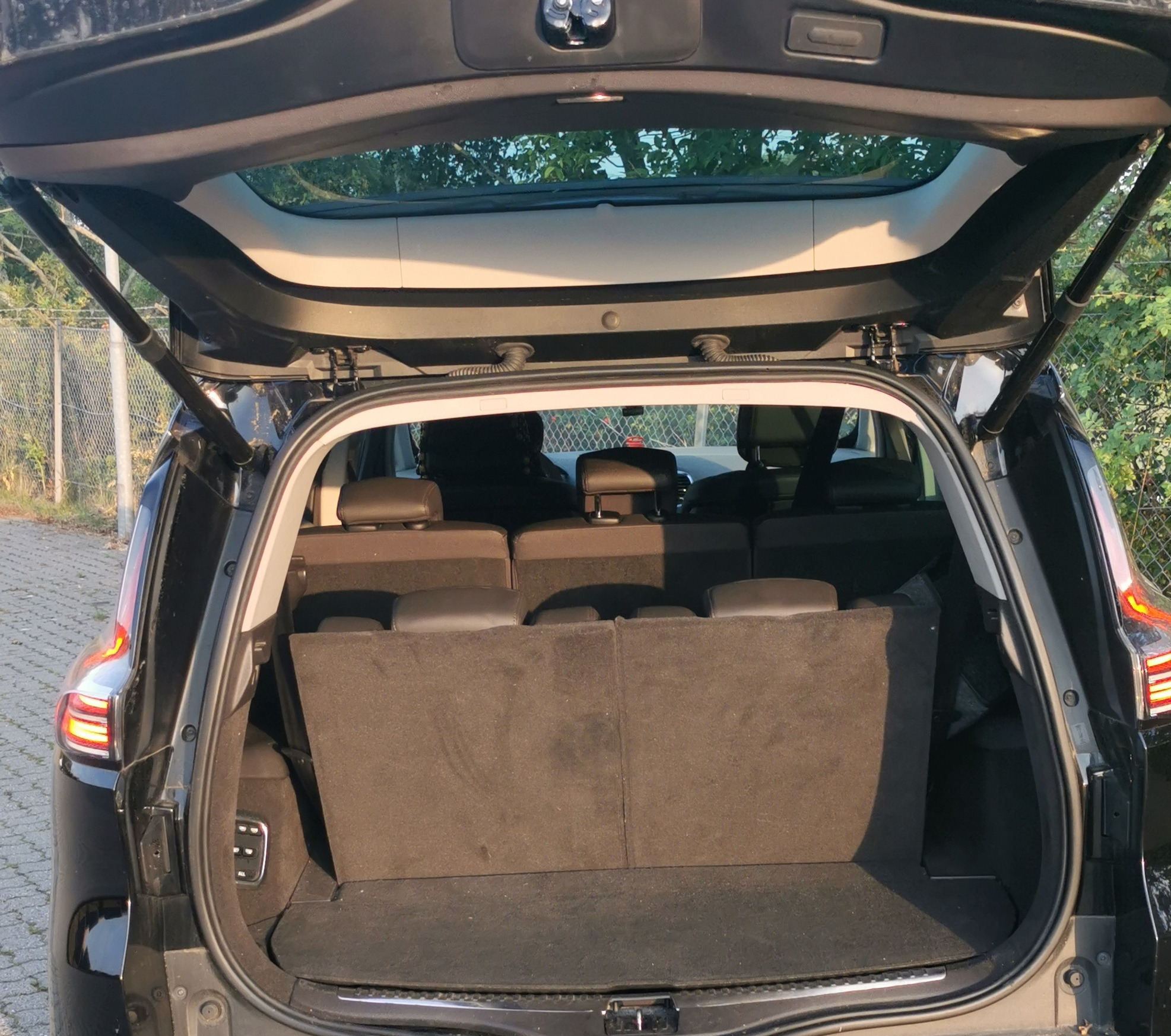 Sort Renault Espace fra 2015